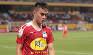 Bầu Đức xem xét lại chuyện lương thưởng của Tăng Tiến.