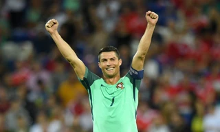 Ronaldo san bằng kỷ lục của Michel Platini.