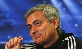 HLV Mourinho tuyên chiến với “tứ đại gia” Premier League.