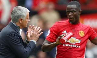 Eric Bailly cãi lệnh của HLV Jose Mourinho.