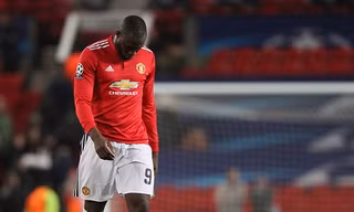 Romeu Lukaku thất vọng khi M.U bị loại khỏi Champions League.