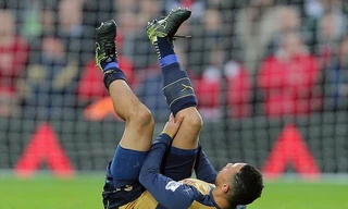 Francis Coquelin nghỉ hết năm vì chấn thương.