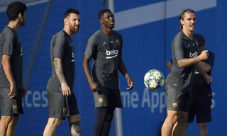 Antoine Griezmann thừa nhận vẫn chưa làm thân được với Lionel Messi.