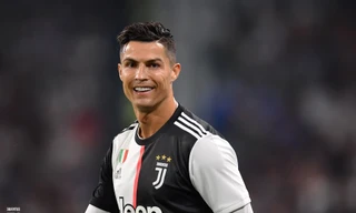 Cristiano Ronaldo chung tay chống dịch Covid-19.