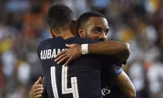 Pierre-Emerick Aubameyang và Alexandre Lacazette.