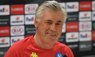 HLV Carlo Ancelotti sẽ không rời Napoli trong hè 2019.