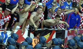 LĐBĐ Croatia (NHS) bị phạt 100.000 euro vì để CĐV nước mình gây rối tại EURO 2016.