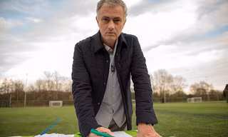 HLV Jose Mourinho vừa đến Nga để ký hợp đồng làm BLV trong thời gian VCK World Cup 2018 diễn ra.