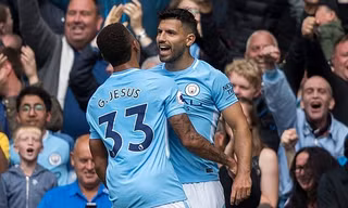 Aguero phá kỉ lục ghi bàn của Dwight Yorke.