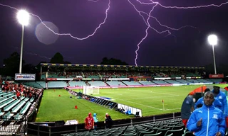 Bản tin thể thao: Cầu thủ nhập viện vì bị sét đánh ngay trên sân