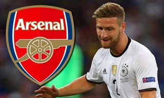 Mustafi đến Arsenal kiểm tra y tế.