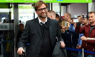 Jurgen Klopp bất ngờ đến Anh. 