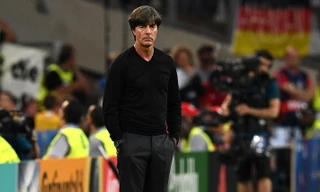 HLV Joachim Loew không giấu được nỗi buồn sau trận đấu.