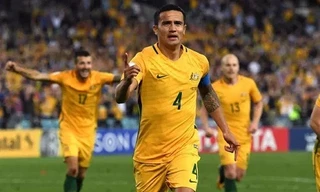 Tim Cahill trở thành người hùng của ĐT Australia.
