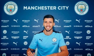 Ruben Dias trong ngày đặt bút ký hợp đồng với Chelsea.