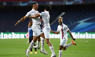 Marquinhos ăn mừng bàn thắng vào lưới Atalanta.