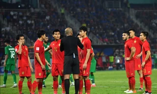 U23 Thái Lan không hài lòng khi trọng tài Ahmed Al-Kaf cho U23 Saudi Arabia hưởng phạt đền.