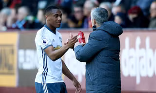 HLV Mourinho đảm bảo tương lai cho Anthony Martial.