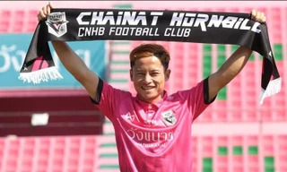 Soukaphone Vongchiengkham vui mừng khi phá lưới Đặng Văn Lâm.