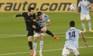 Celta Vigo bất lực trong việc kèm cặp Lionel Messi.