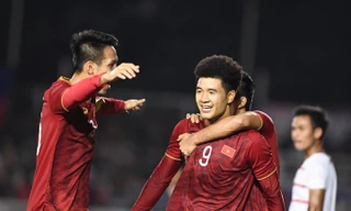 Đức Chinh lập "hat-trick" nhấn chìm U22 Campuchia.