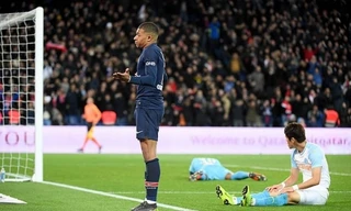 Mbappe ghi bàn rồi ăn mừng bằng thái độ bất mãn.