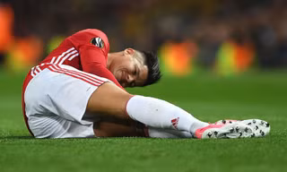 Marcos Rojo sẽ nghỉ cả giai đoạn lượt đi mùa giải 2017/18.