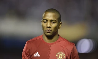 Ashley Young muốn tiếp tục gắn bó với M.U.