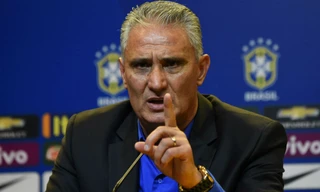 HLV Tite thất vọng khi Brazil 3 lần bị từ chối bàn thắng.