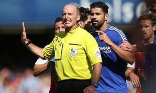 Trọng tài Mike Dean sẽ không dám “nương tay” với Diego Costa.