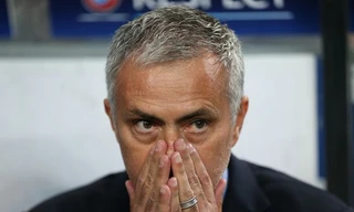 HLV Jose Mourinho bị FA phạt nặng.