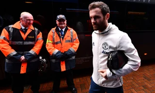 Mata vừa phải trở lại quê nhà chịu tang ông nội.