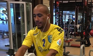 Loris Arnaud gây ấn tượng với Ban huấn luyện PSG.