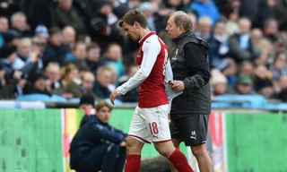 Nacho Monreal chấn thương nặng hơn dự kiến.