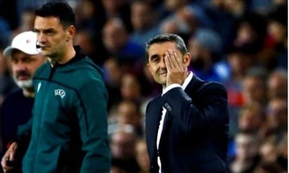 HLV Ernesto Valverde của Barcelona.