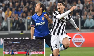 Tình huống phạm lỗi của Carvalho với Morata.