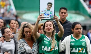 Thế giới bóng đá chia sẻ nỗi đau cùng CLB Chapecoense.