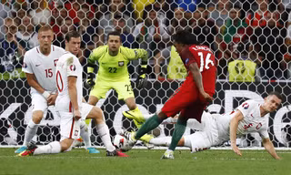 Pha ghi bàn của Renato Sanches.