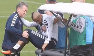 Vidal dính chấn thương khá nặng trong lúc tập luyện.