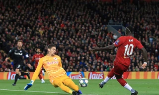 Liverpool có chiến thắng hú vía trước RB Salzburg.