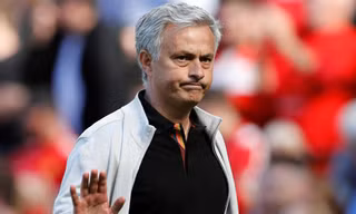 HLV Jose Mourinho chê lối chơi của Chelsea dễ bị bắt bài.