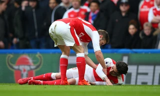 Hector Bellerin dính chấn thương.