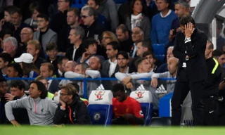 HLV Conte thất vọng khi Chelsea để thua Liverpool 1-2.