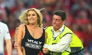 Kinsey Wolanski bị phạt nặng cho hành vi đột nhập trận chung kết Champions League.