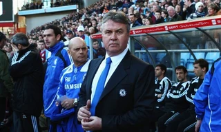 Hiddink từng rất thành công với Chelsea khi được mời về đóng thế. 