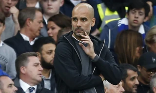 HLV Pep Guardiola thất vọng khi Man City thua ngược M.U.