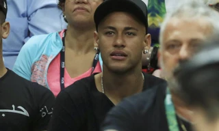 Neymar bị phạt nặng vì trốn thuế.
