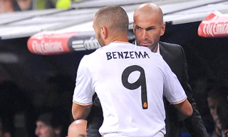 HLV Zidane lo lắng khi Benzema dính chấn thương.