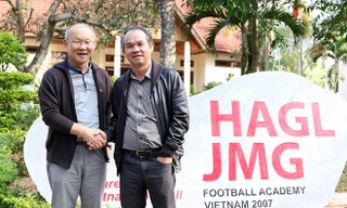 HLV Park Hang-seo lên tận Gia Lai để cám ơn bầu Đức.