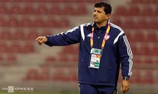 HLV trưởng U23 UAE - Abdulla Mesfer.